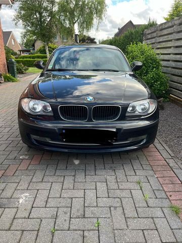 BMW 1er 116i in schwarz