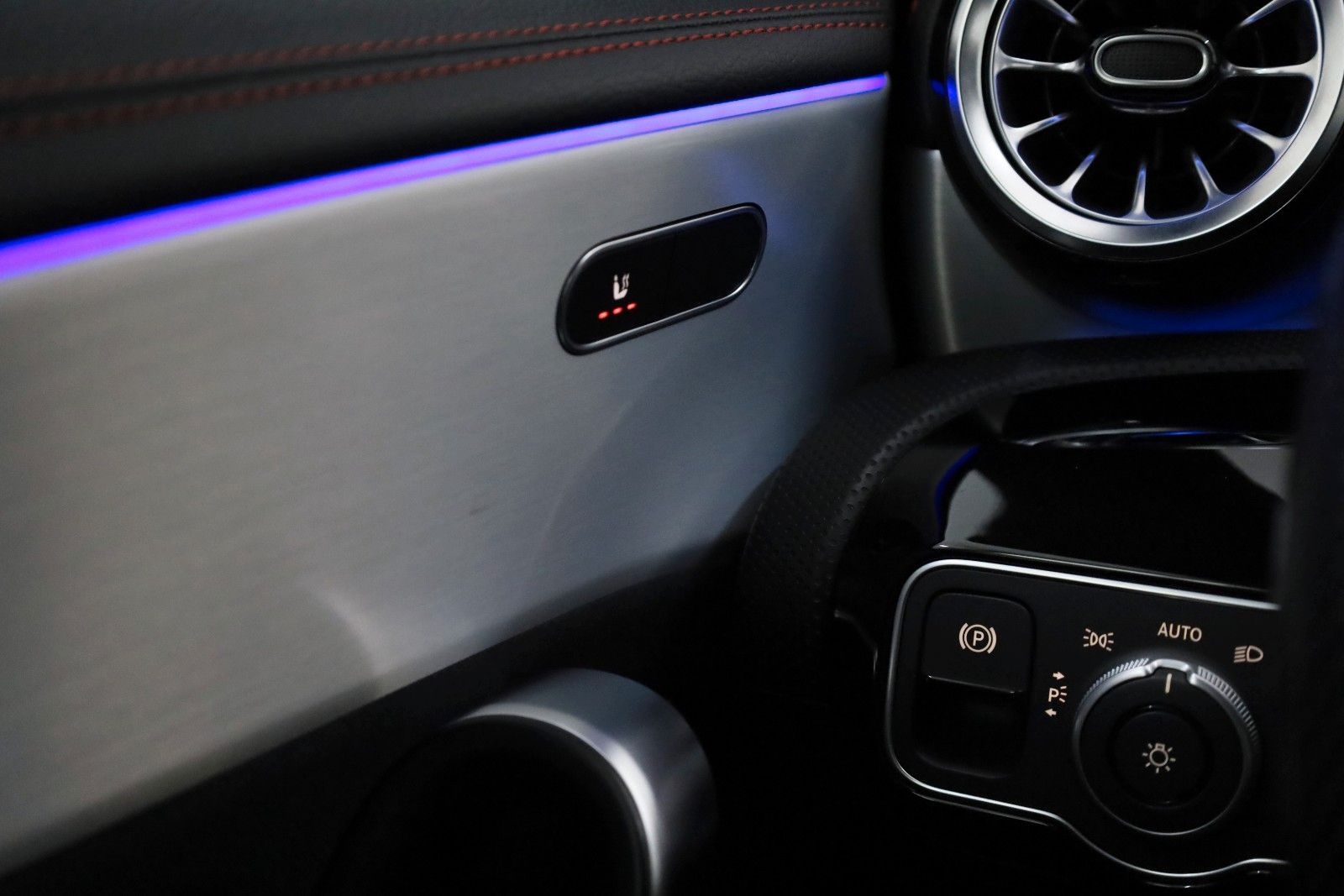 Fahrzeugabbildung Mercedes-Benz CLA 250 e Coupe AMG line,Navi,LED,SH,Kamera