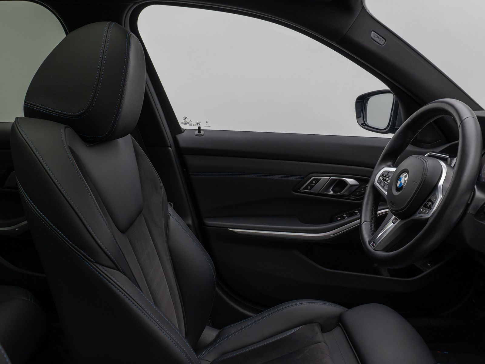 Fahrzeugabbildung BMW 330i M Sport Panorama Kamera DAB HiFi Komfort