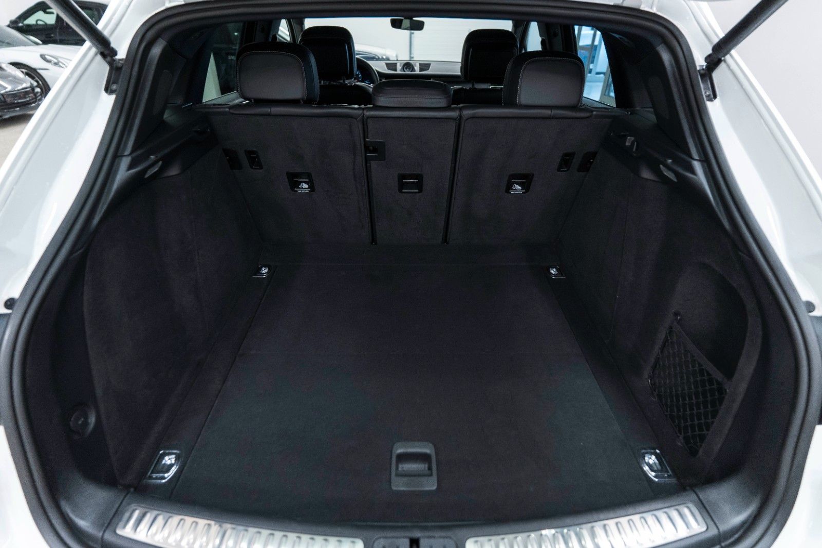 Fahrzeugabbildung Porsche Macan 2.0L ACC BOSE PANO PDLS KAM LED CARPLAY