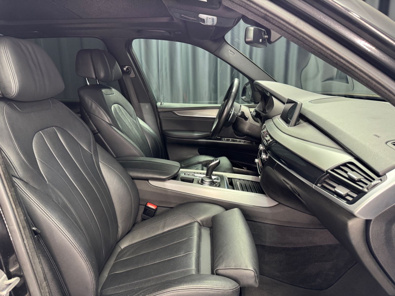 Fahrzeugabbildung BMW X5 40d xDrive|M-SPORT|PANO|7-SITZER|SOFT-CLOSE|