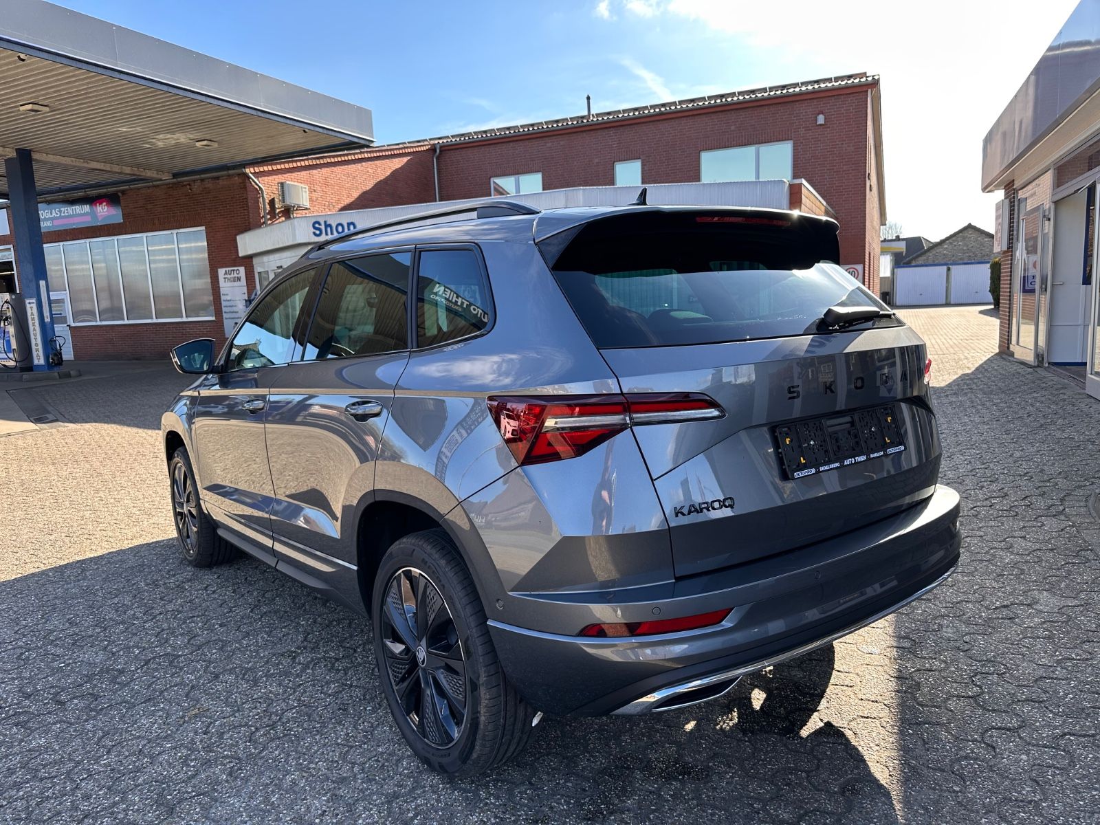 Fahrzeugabbildung SKODA Karoq Sportline 1.5 TSI DSG MATRIX/AHK/ACC/Navi