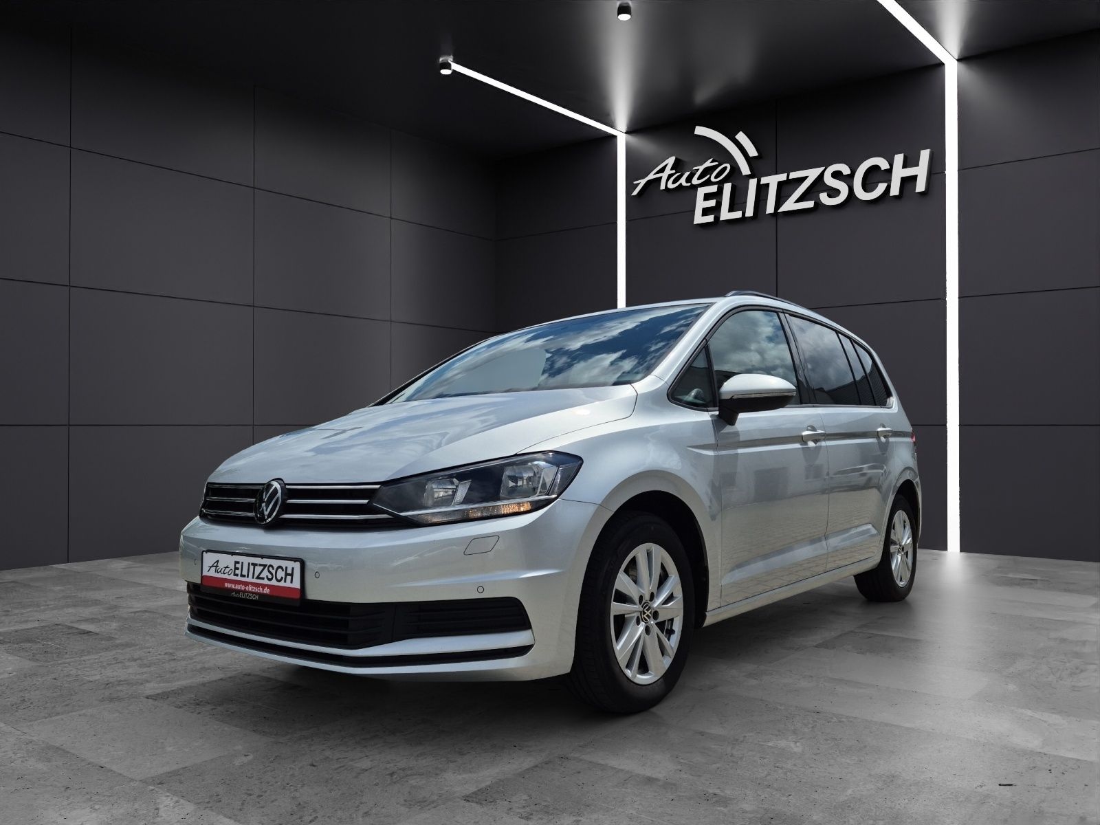 Fahrzeugabbildung Volkswagen Touran TDI Comfortline DSG AHK Navi PDC SH LM