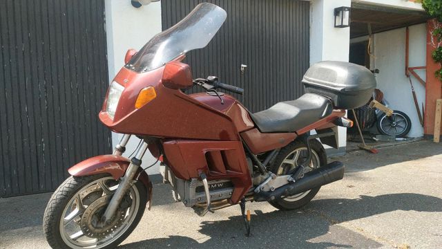 BMW K 100 RT mit Koffern und Topcase