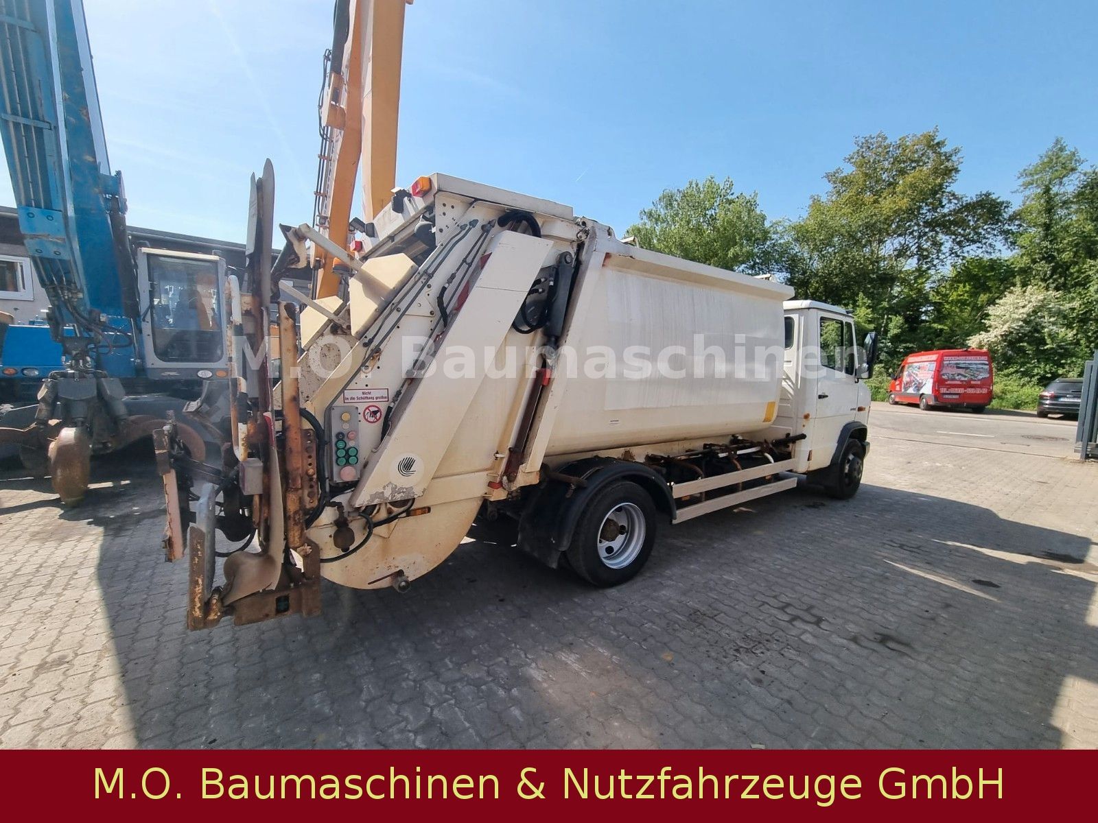 Fahrzeugabbildung Mercedes-Benz Vario 818 D / Euro 5  / Zöller Micro XL /