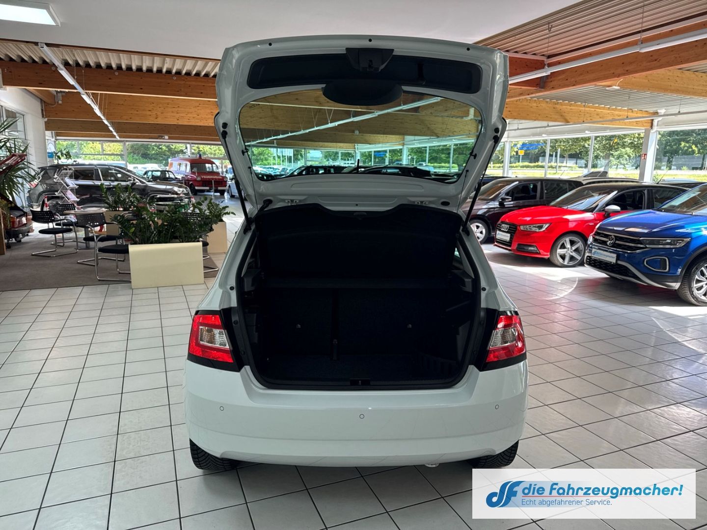 Fahrzeugabbildung SKODA Fabia Joy 1.0 MPI Sperrdiff. Klimaautom DAB SHZ