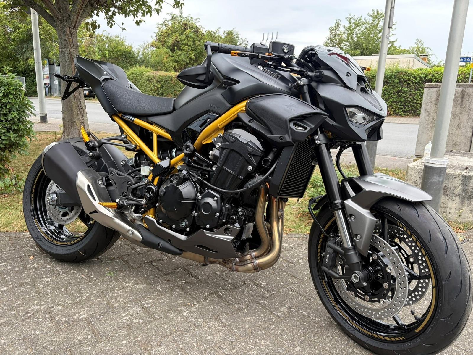 Kawasaki Z900 70kW Gold-Edition
