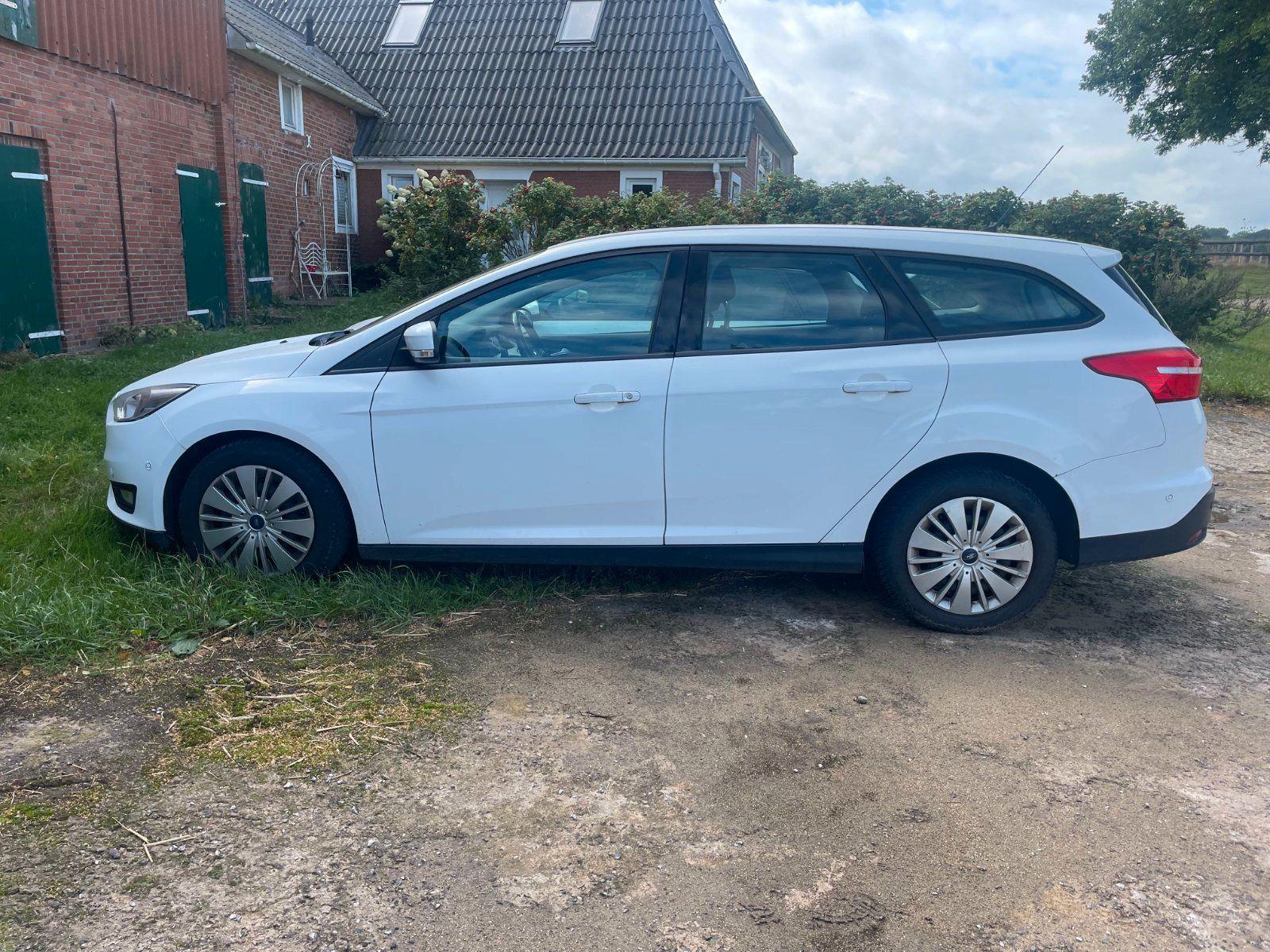 Ford Focus 2015 — interior