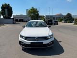Volkswagen Passat Variant Business R-Line Kamera Virtual IQ - gebrauchte Volkswagen Passat Variant aus dem Jahr 2024