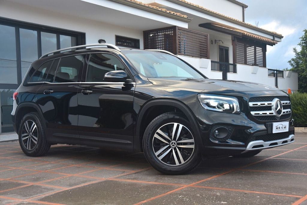 Image of Mercedes-Benz GLB 200