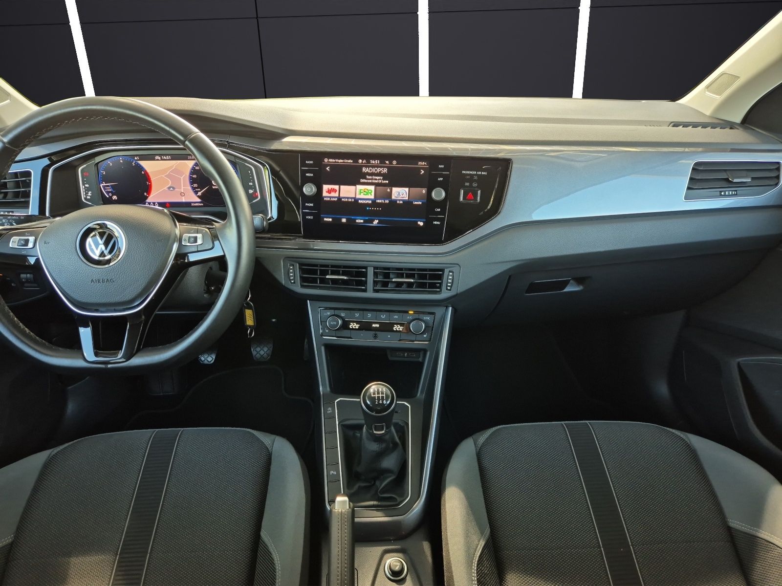 Fahrzeugabbildung Volkswagen Polo TSI Highline Navi AID RFK SH LM