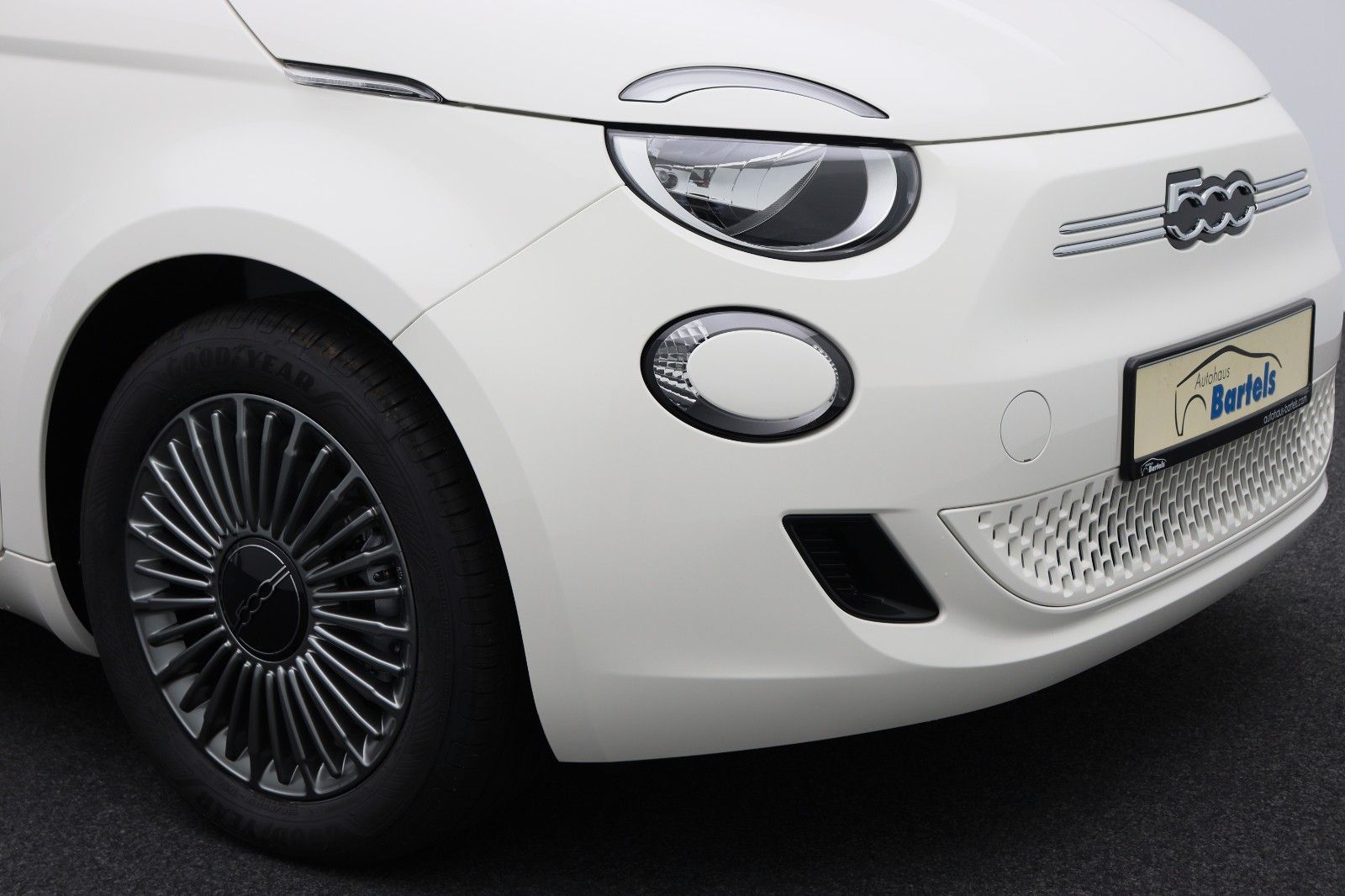 Fahrzeugabbildung Fiat 500E 3+1 Icon 42KWh Navigation Komfort-Paket