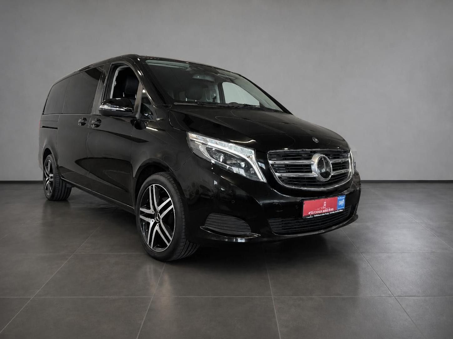 Mercedes-Benz V 220 / 2. Hd / Design Paket / 6 Sitzer \