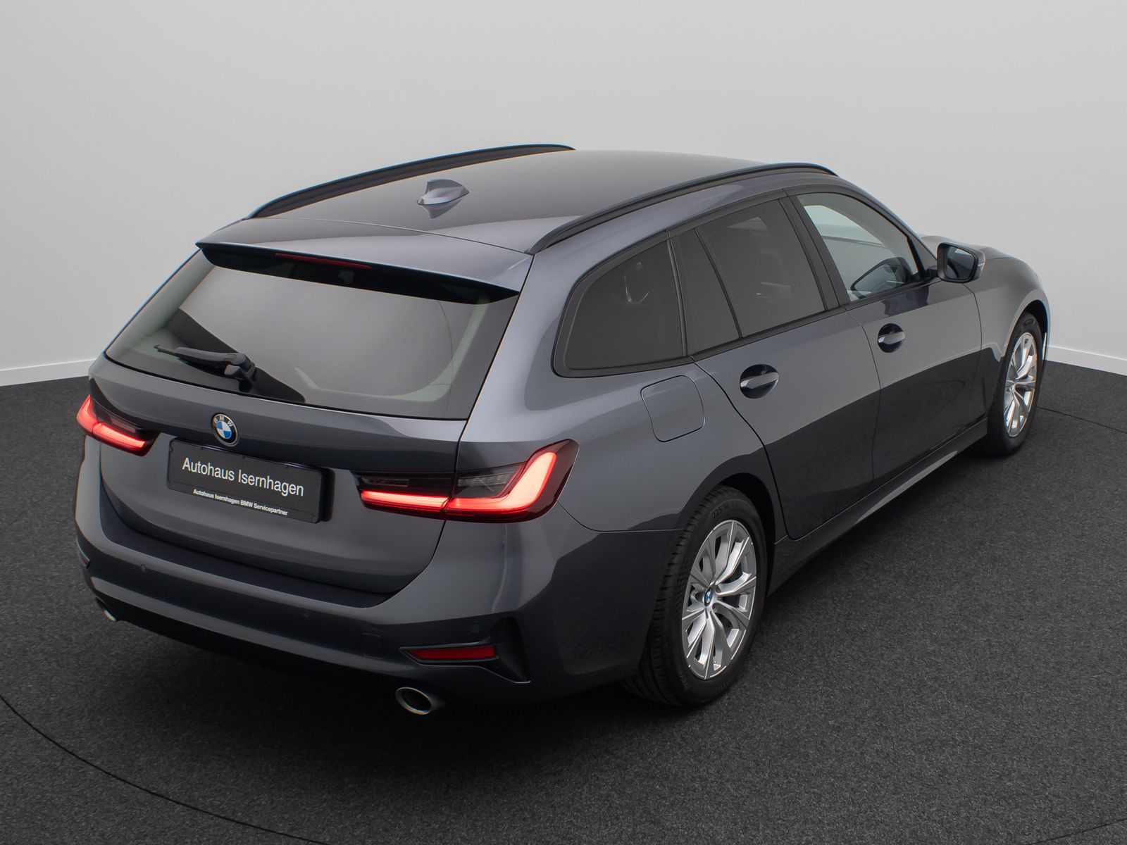 Fahrzeugabbildung BMW 318i GeschwindigReg DAB Alarm PDC LED CockpitPro