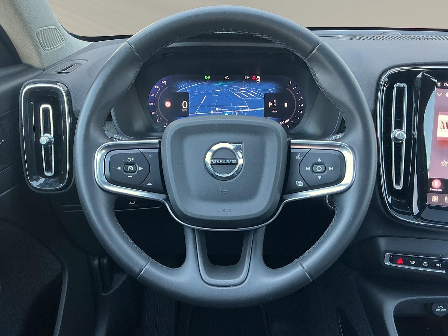 Volvo XC40 B3 DKG Dark LED PANO H&K Apple&Andro RFK foto 15