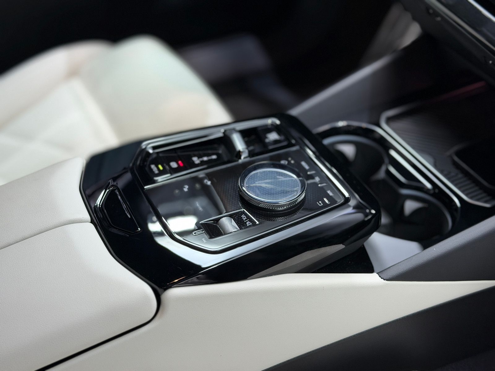 Fahrzeugabbildung BMW 520 d Limousine M Sport|H&K|HuD|Garantie