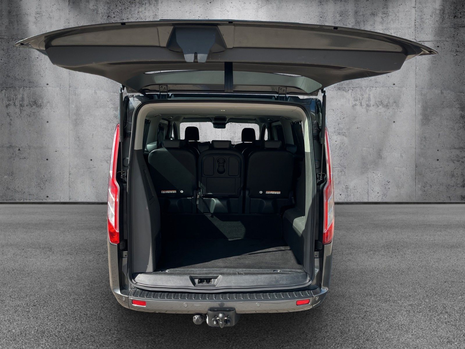 Fahrzeugabbildung Ford Titanium 320L2