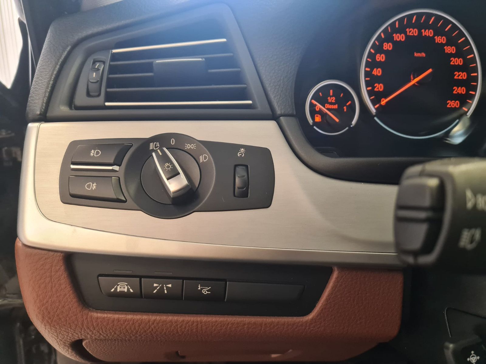 Fahrzeugabbildung BMW 520 d xDrive / AHK / Bi-XENON / LEDER