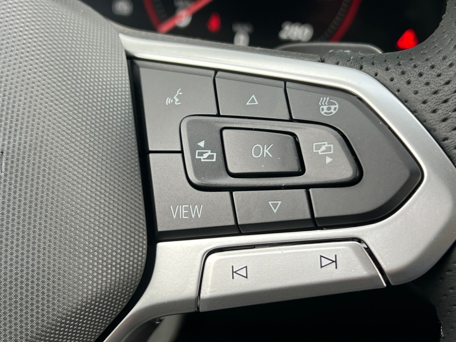 Fahrzeugabbildung Volkswagen Touareg  R-Line 3.0 TDI V6 DSG 4MOTION *Leder, A