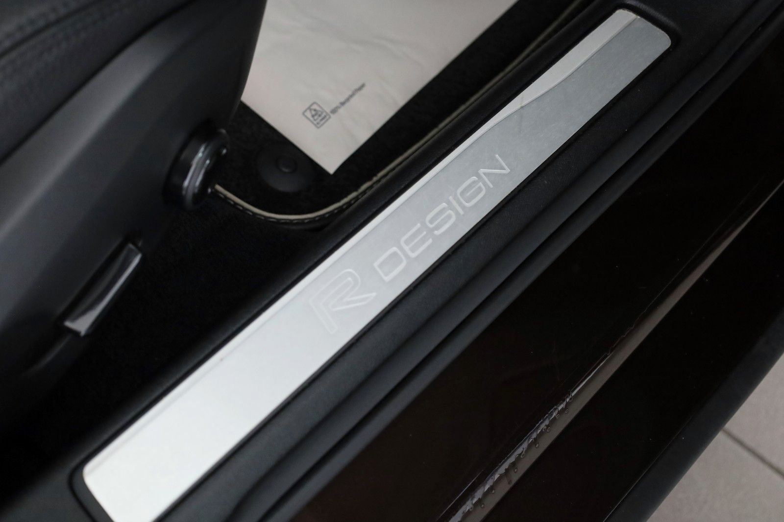 Fahrzeugabbildung Volvo V60 R Design Leder,Navi,LED,Harman/K,Kamera