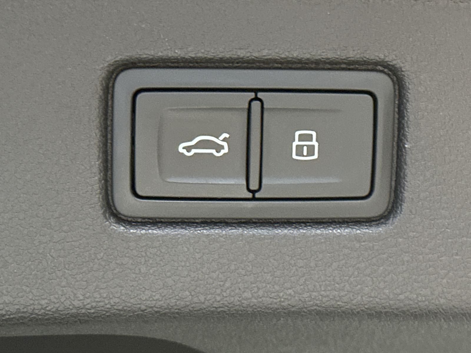 Fahrzeugabbildung Audi A5 SpB 40 TFSI S-Line Black NAV+LED+PANO+VC+19ZO