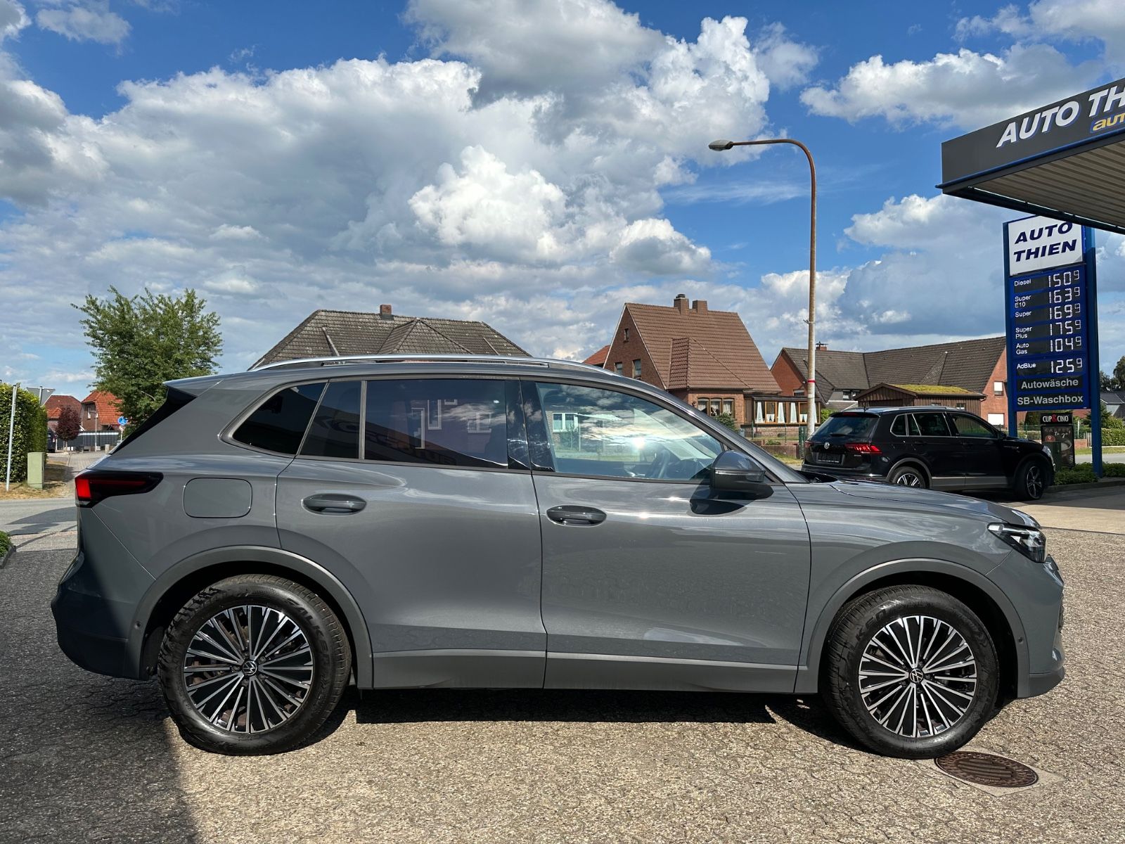 Fahrzeugabbildung Volkswagen Tiguan 1.5 eTSI Life DSG AHK/Navi/ACC/LED/SHZG