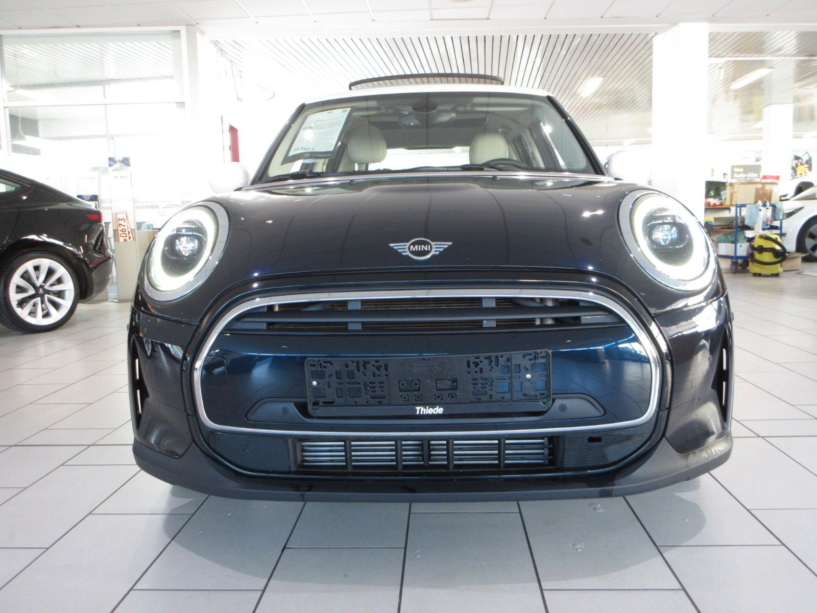 Fahrzeugabbildung MINI Mini Cooper Classic Trim LED/NAVI/SHZ/PANO/LEDER