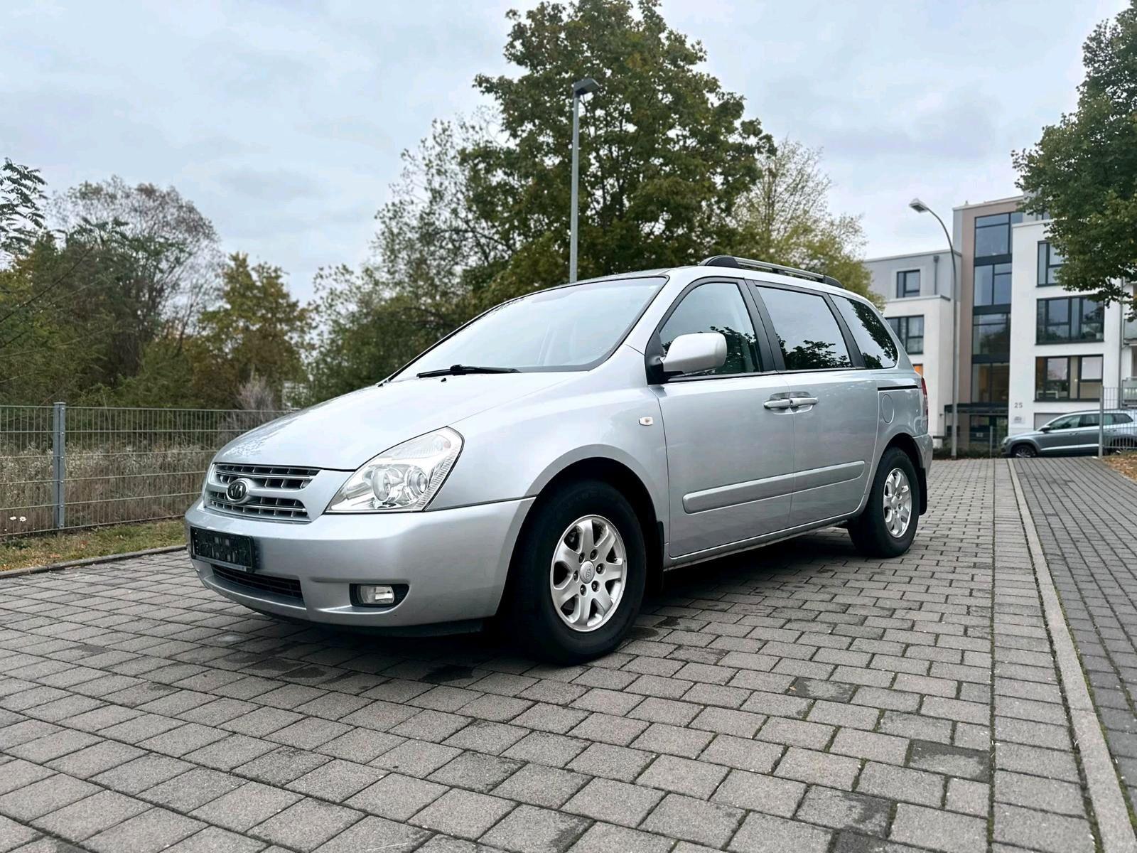 Kia Carnival 2009 — interior