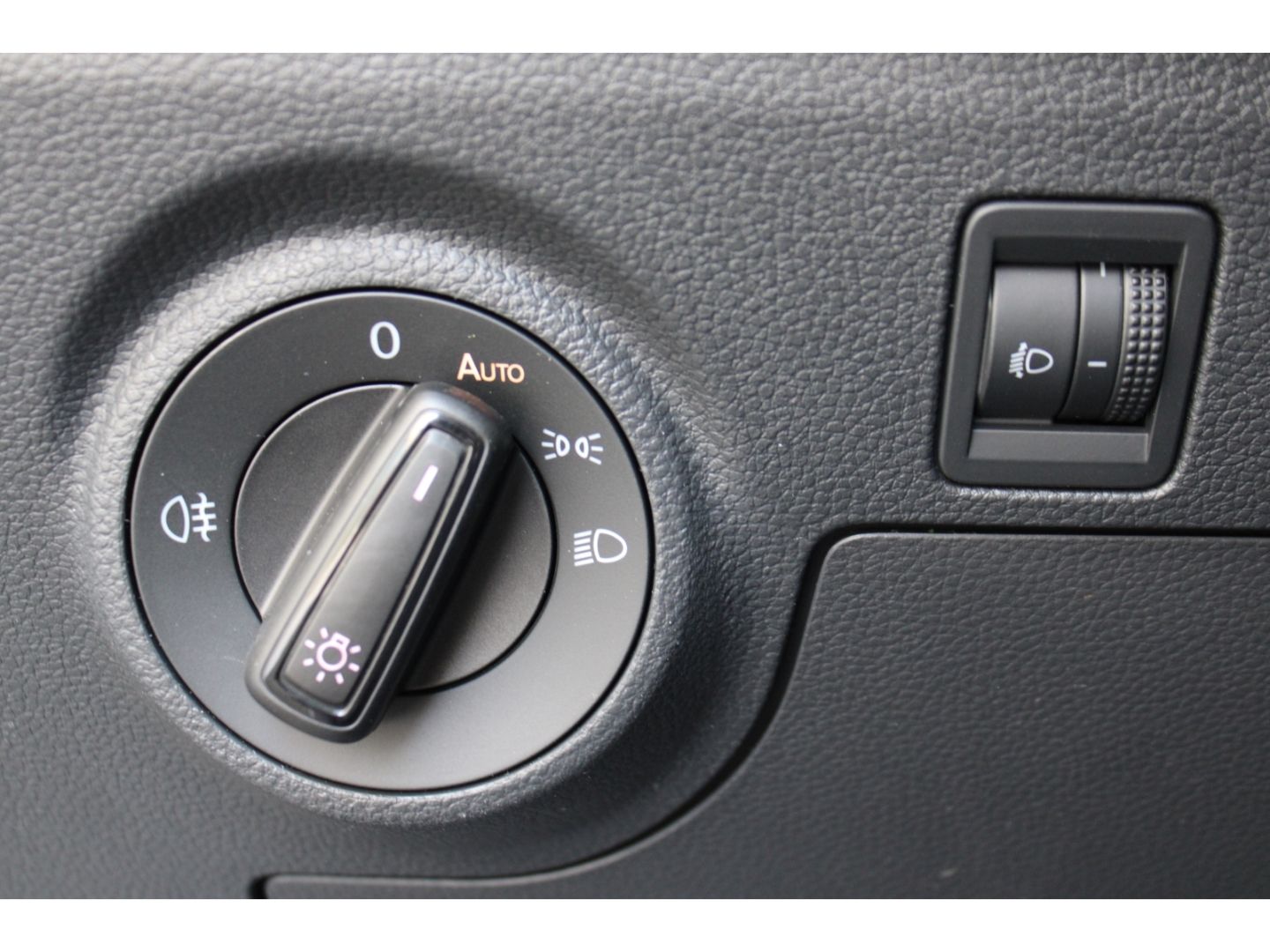 SEAT Arona 1.0 TSi Style LED GRA Full Link AHK PDC DA - Image 14