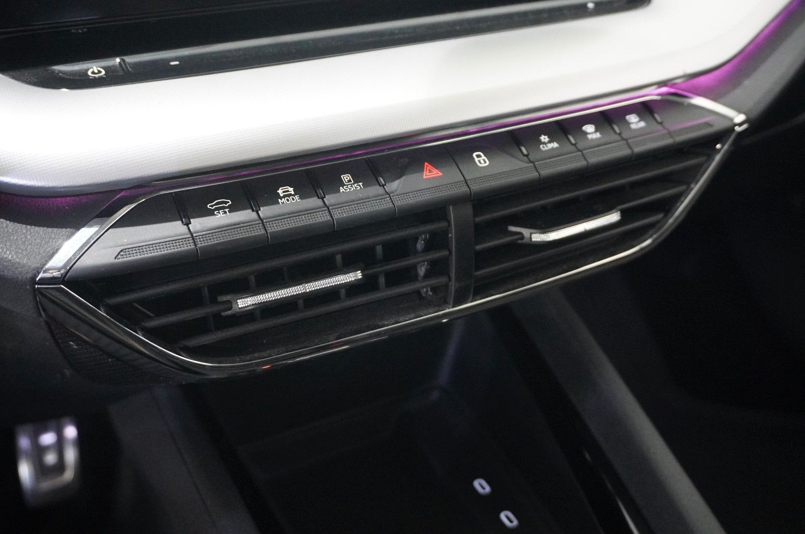Fahrzeugabbildung SKODA Octavia 2.0D SCOUT 4X4 DSG NAVI/LED/KAMERA/AHK