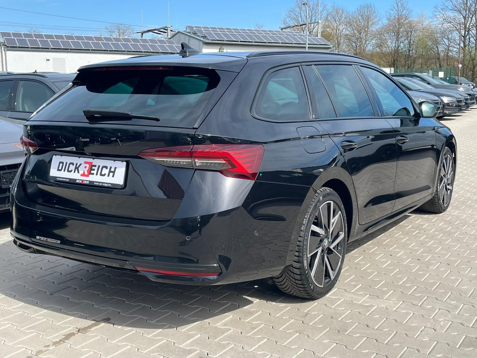 Fahrzeugabbildung SKODA Octavia 1.5 DSG Sportline PANO*MATRIX*AHK*5J.GAR