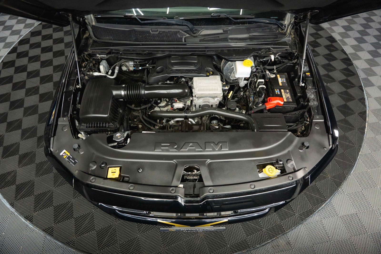 Fahrzeugabbildung Dodge RAM 5.7 V8 GOLD EDITION OFFROAD 4x4 UNFALLFREI