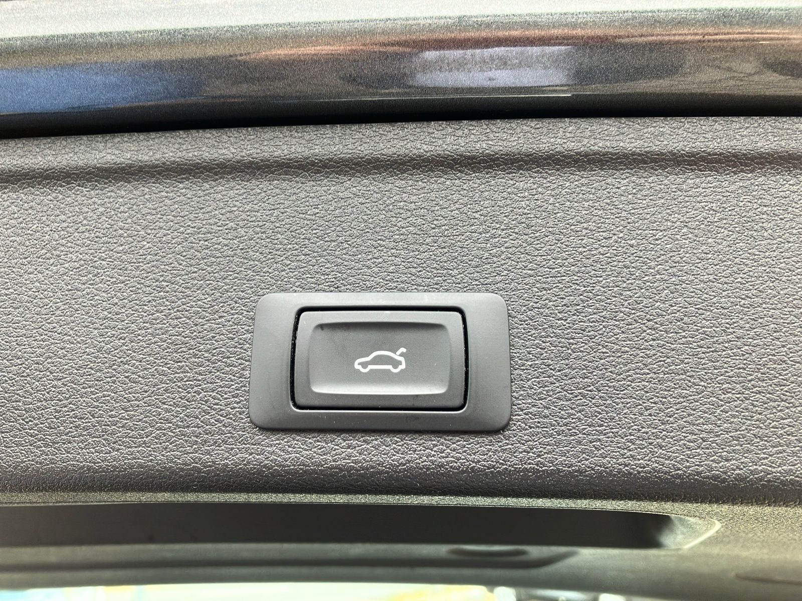 Fahrzeugabbildung Audi A4 Avant 40 TFSI S-tronic S-line LED Navi AVC AC