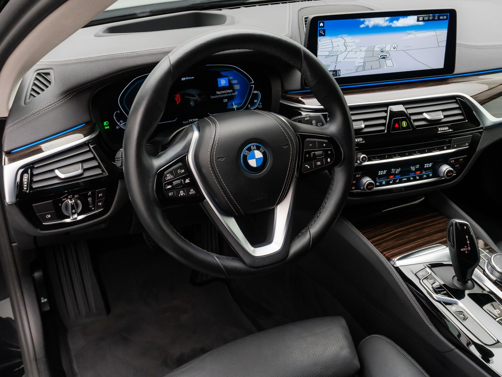 Fahrzeugabbildung BMW 530e xD Luxury Line Kamera DAB Laser HUD Belüft