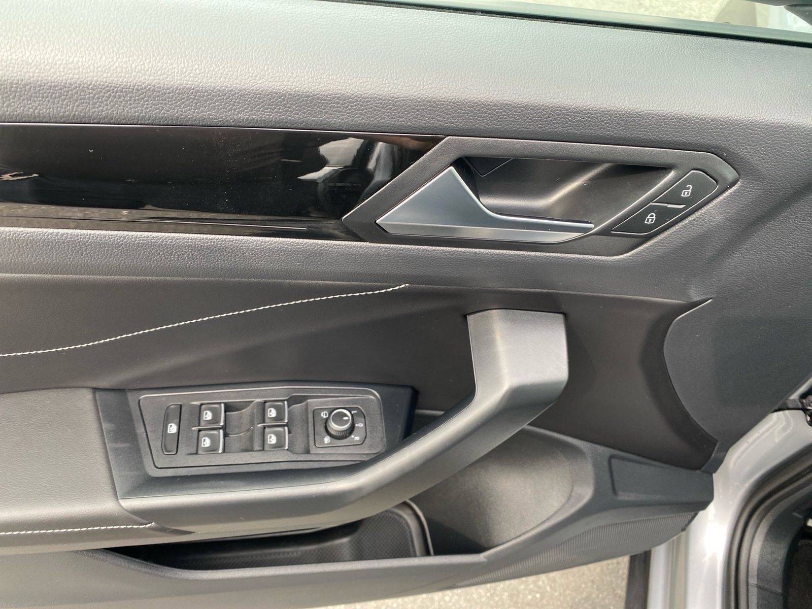 Volkswagen T-Roc - Bild 12