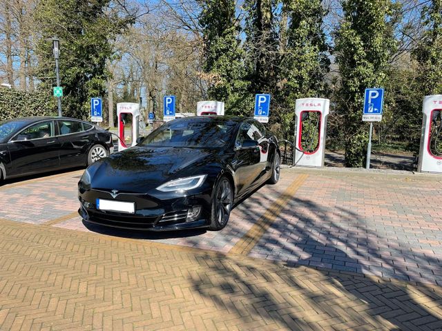 Tesla Model S 60 Free Supercharger 