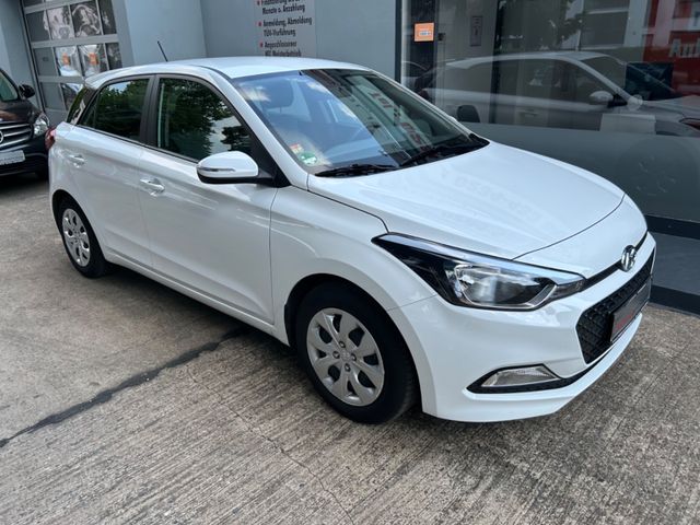 Fahrzeugabbildung Hyundai i20 +1.Hand+NaviZB+SHZ+WR+SR+Klima+