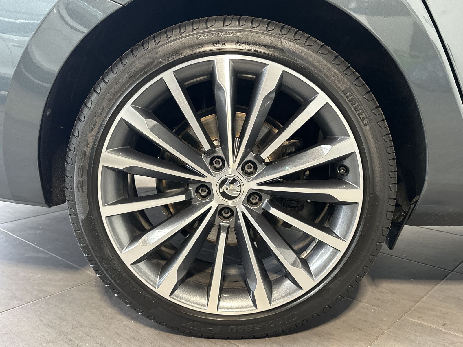 Fahrzeugabbildung SKODA Superb Combi 2.0 TDI 4x4 DSG L&K NAV+LED+PANO+VC