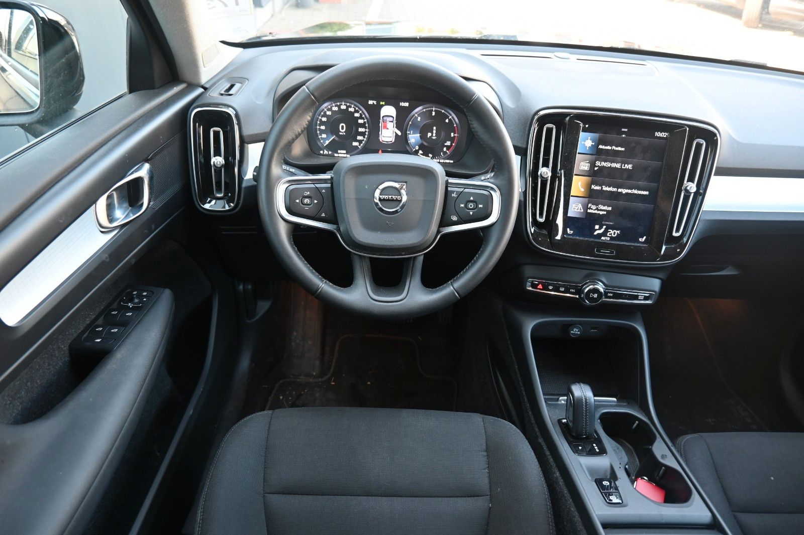 Fahrzeugabbildung Volvo XC40 D3 AWD Autom. Momentum*RFK*FSHZG*BLIS*AHK