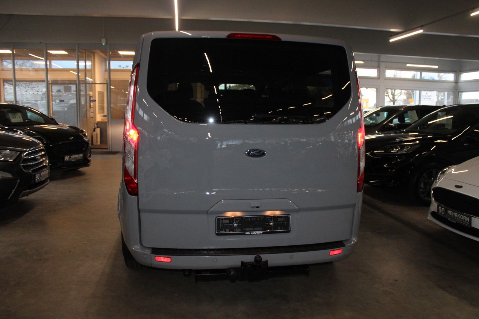 Fahrzeugabbildung Ford Tourneo Custom L2 Titanium X 8Si AHK STDHZ Leder