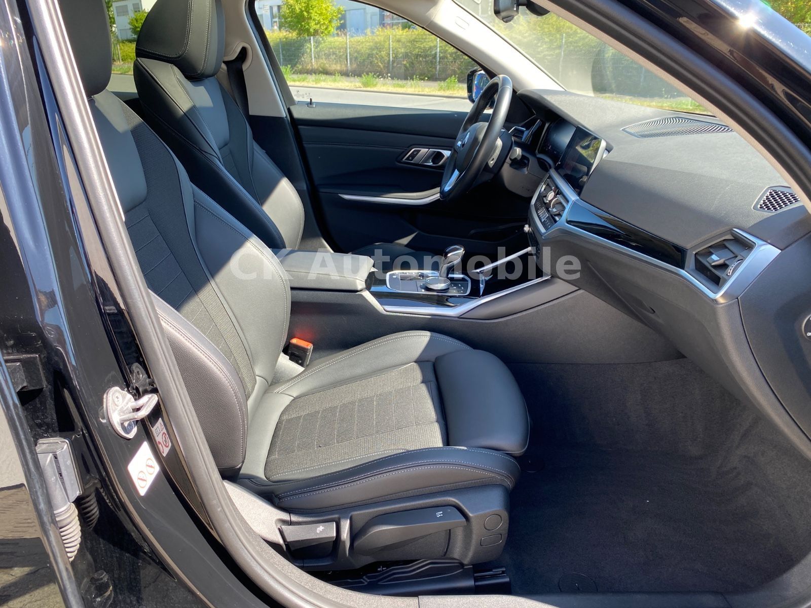 Fahrzeugabbildung BMW 320d xDrive Touring Sport-Line/Laser/Pano/Kamera