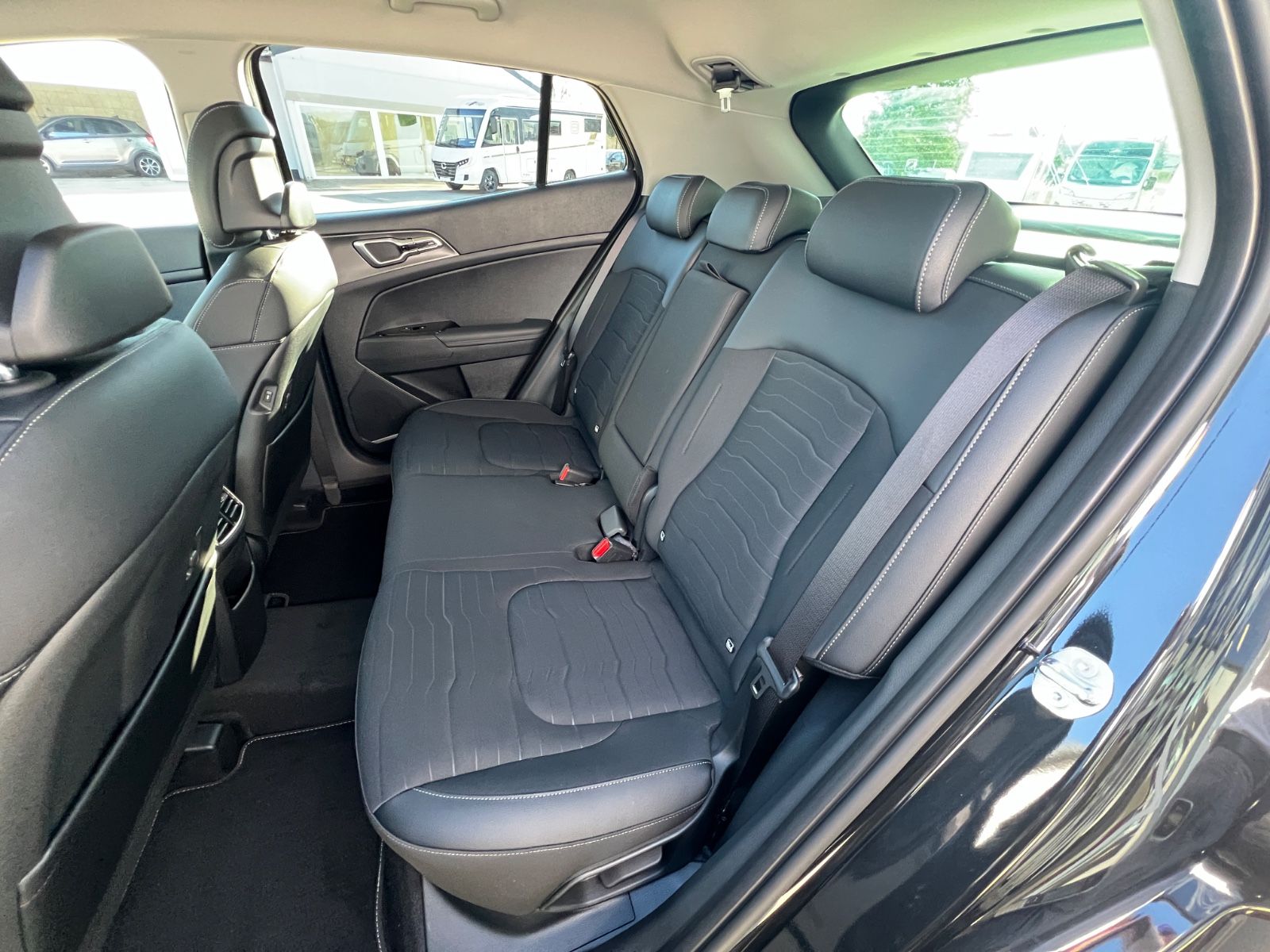 Fahrzeugabbildung Kia SPORTAGE 1.6T 48V 2WD DCT ULTIMATE EDITION