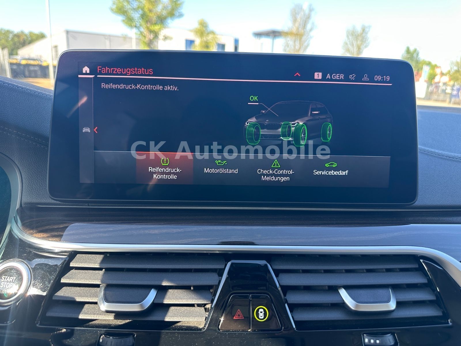 Fahrzeugabbildung BMW 530e xDrive Touring Luxury Line/Pano/LED/Kam/AHK