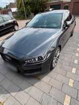 Jaguar XE R-Sport Automatik - Jaguar XE R-Sport mit Benzin-Antrieb