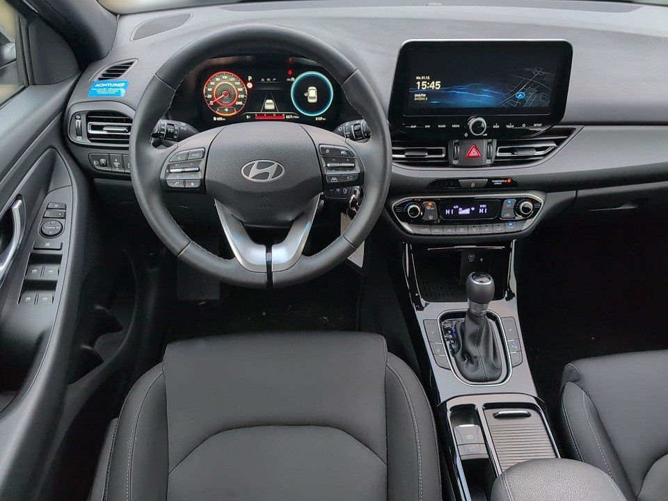 Fahrzeugabbildung Hyundai i30 KOMBI 1.0T AT ADVANTAGE QI+NAVI+2xSHZ+KAMERA