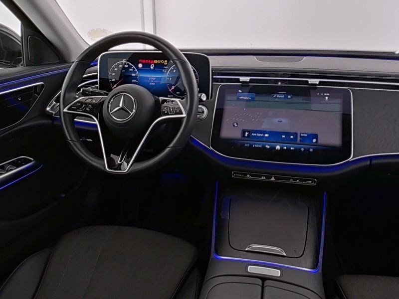 Fahrzeugabbildung Mercedes-Benz E 220 d AVANTGARDE*Pano*Distro*Totwink*CarPlay*