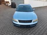 Volkswagen Passat 1.6 Trendline/Tüv 8-2026 - Volkswagen Passat mit Benzin-Antrieb: Limousine, 2.8