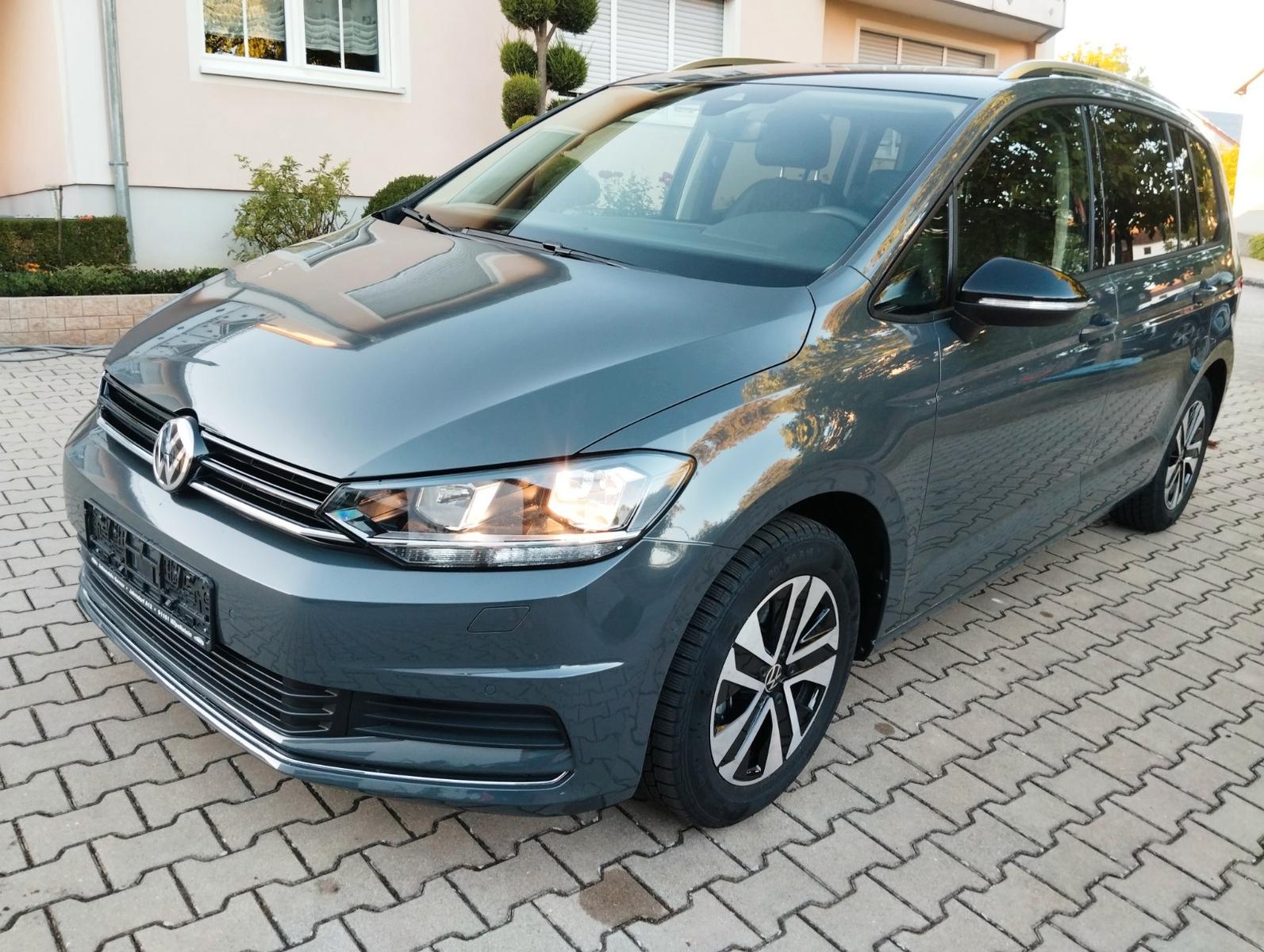 Volkswagen Touran 1.5 TSI, Comfortline, 7 Sitze, AHK, PDC
