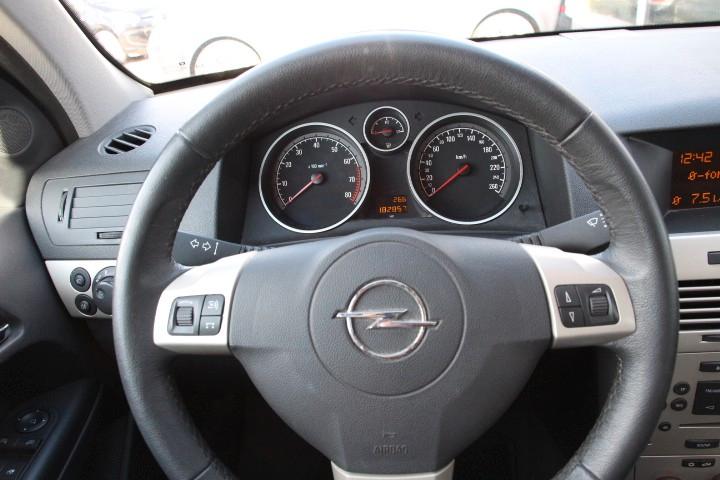 Opel Astra 2007 — photo 18