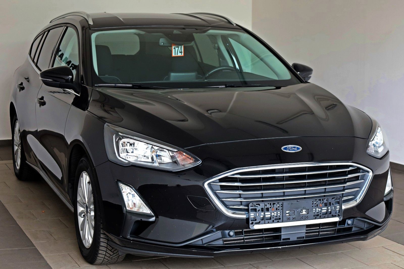 Fahrzeugabbildung Ford Focus Turnier Titanium Navi,Kamera,LED,SH,PDC
